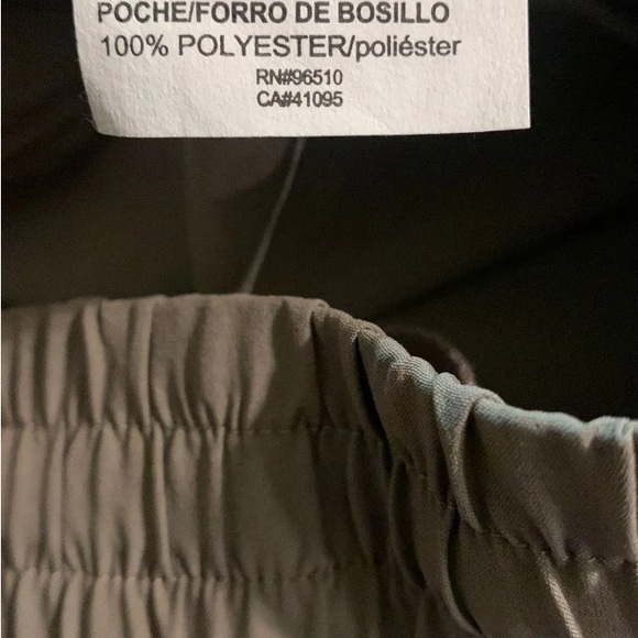 Under Armor Womens light weight exercise shorts NWT. - Picture 4 of 4